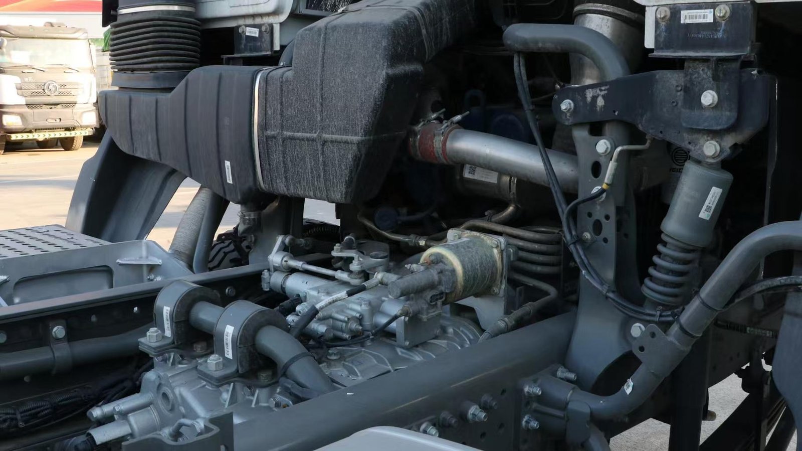 Remanufactured Sinotruk HOWO NX 6x4 Tractor Head 270HP Euro 2 For Export - 图片 5